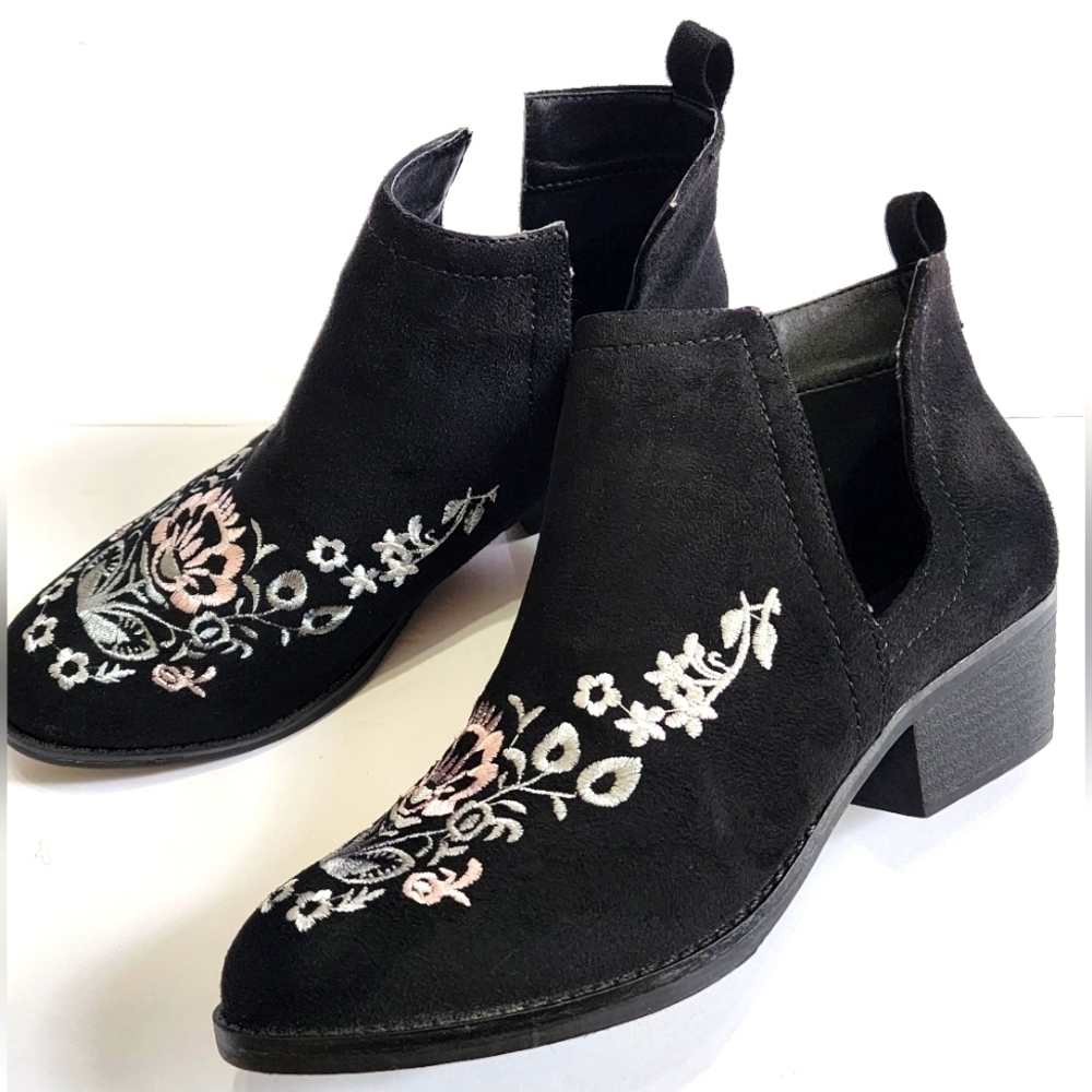 Olivia Miller Embroidered Suede Western Ankle Boots Black Size 9